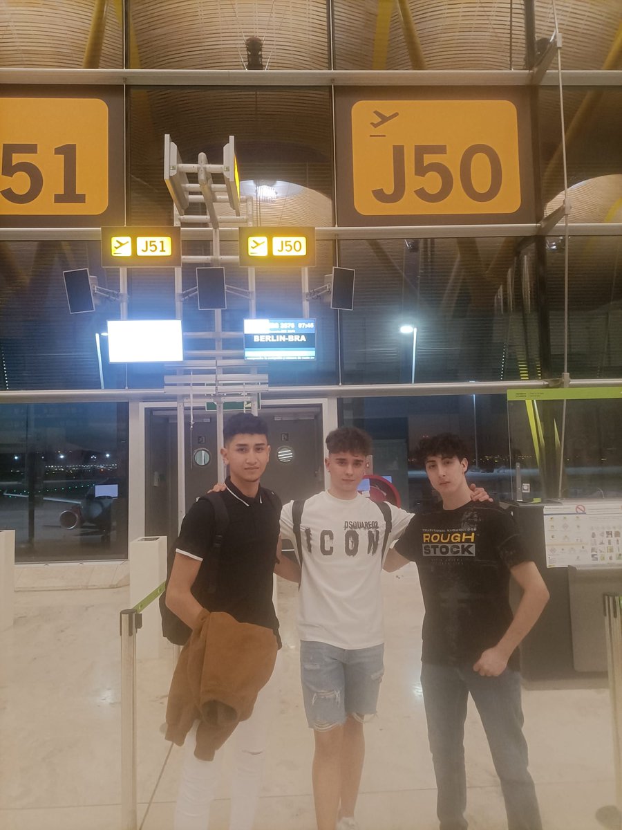 Nuestros alumnos de Formación Profesional Básica en electricidad y electrónica ya están en Leipzig, Alemania, realizando su formación práctica. Mucha suerte! <a href="/educajccm/">Educación C-LM</a> <a href="/sepiegob/">SEPIE</a> <a href="/todofp/">TodoFP</a> #ErasmusPlus