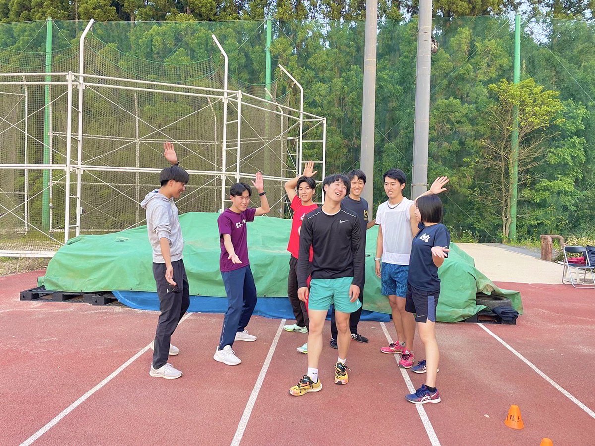 RyukokuTandF's tweet photo. 【#100関西IC】
関西インカレまであと11日‼️🤩

本日は4回生の紹介です‼️

最終学年としての意地を発揮し、チーム全体を様々な面から引っ張ることのできるようがんばります！
応援よろしくお願いします！

 #龍谷大学  #龍谷大学陸上競技部 https://t.co/6EbwbJ08UW
