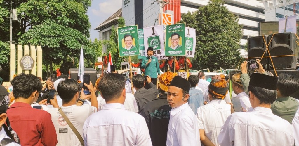 FPKB_DPRDJateng's tweet photo. Jateng Ijo Royo - Royo Alfatihah.... 
@cakimiNOW @EmHasanuddin @yusuf_ch @Sukirman_Kir @_sarifabdillah @DPP_PKB @pkbjawatengah https://t.co/MY4espN5Bf
