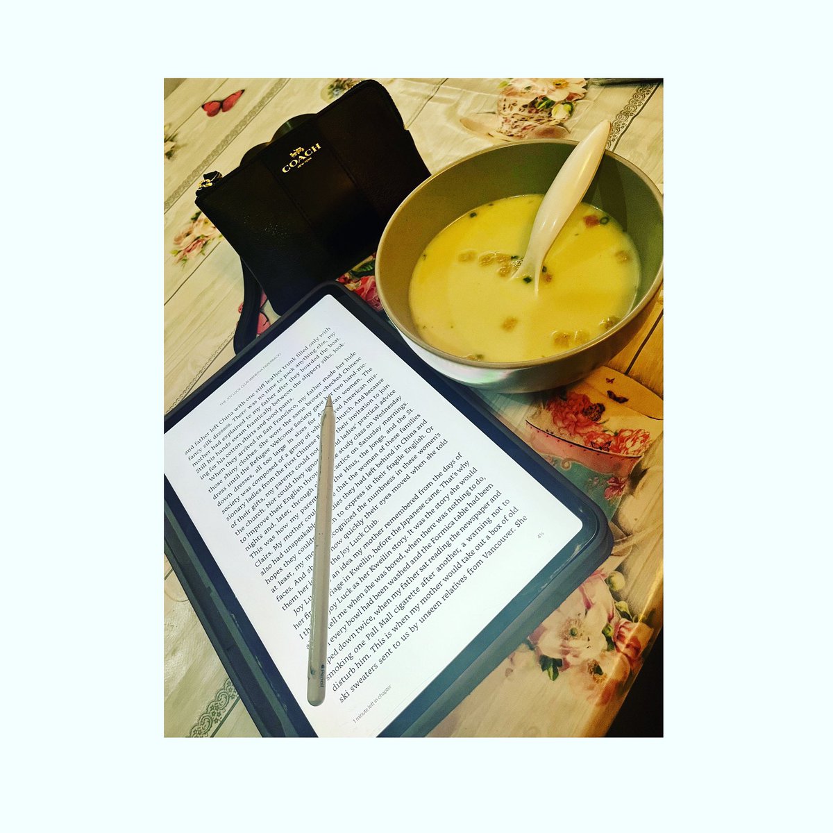 lubaaan's tweet photo. Itz me and my books !! #foodlove #booklovers https://t.co/eUIyUwMyH3