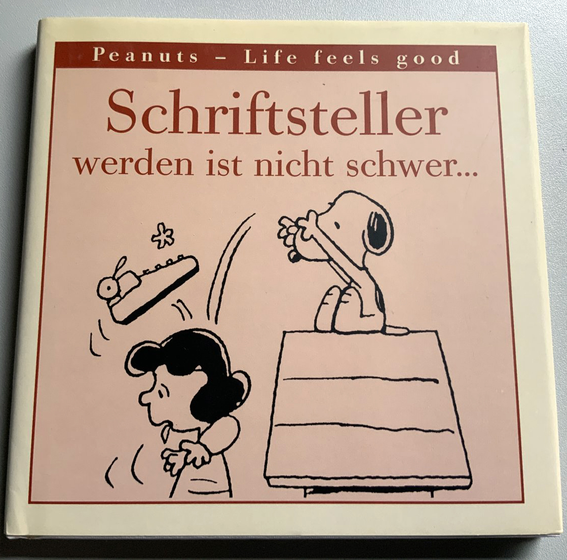 diffusSchall's tweet photo. #diffusSplitter _89

#Schriftsteller werden ist nicht schwer ... - Charles M. Schulz (Baumhaus Verlag)

tiefsinnig - kurzweilig - minimalistisch - genial

#peanuts #charlesmschulz #comic #comics #cartoon #literatur #snoopy #autor #charliebrown #woody #belletristik #schreiben https://t.co/NS9mVpzm7w