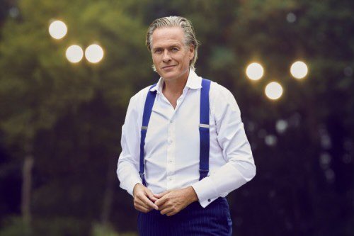 WNLOpZondag's tweet photo. De zondag begint met Rick Nieman. En met Jort Kelder! Over de opwinding over de banken en de lage spaarrente. Doen de banken ook aan graaiflatie? Of is dat een loze term? Kijk WNL Op Zondag, 10 uur, NPO1 #wnl @jortkelder #jortcast https://t.co/ckWe7dfyet