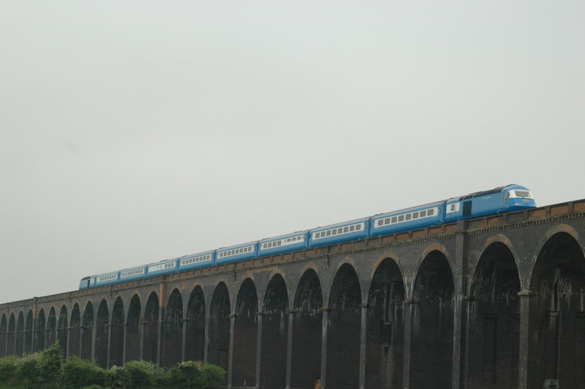 ETrainspotting's tweet photo. #HighSpeedSaturday @LocoServicesGrp Midland Pullman HST traverses the 8th wonder of the World: Welland Viaduct on 1Z38 'North Wales Coast Pullman' St Albans City - Llandudno, operated with 43055 and 059. https://t.co/bYDUJpjLSq
