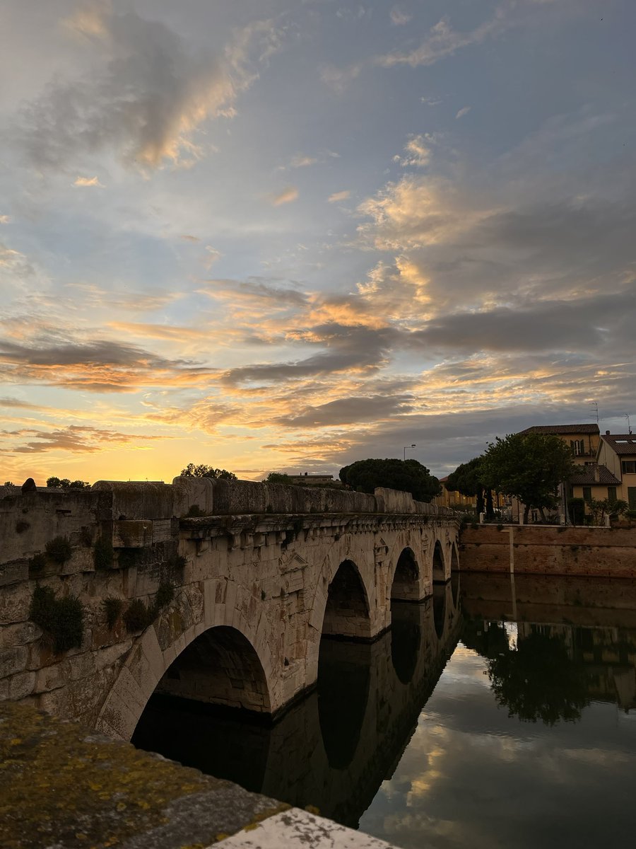 MrGregPickering's tweet photo. A big hand to Rimini for hosting such an enjoyable conference! Great talks, great food, great views and great friends! #HandsinRimini

@FESSHEurope @BSSHand https://t.co/sXJeXcCsfY