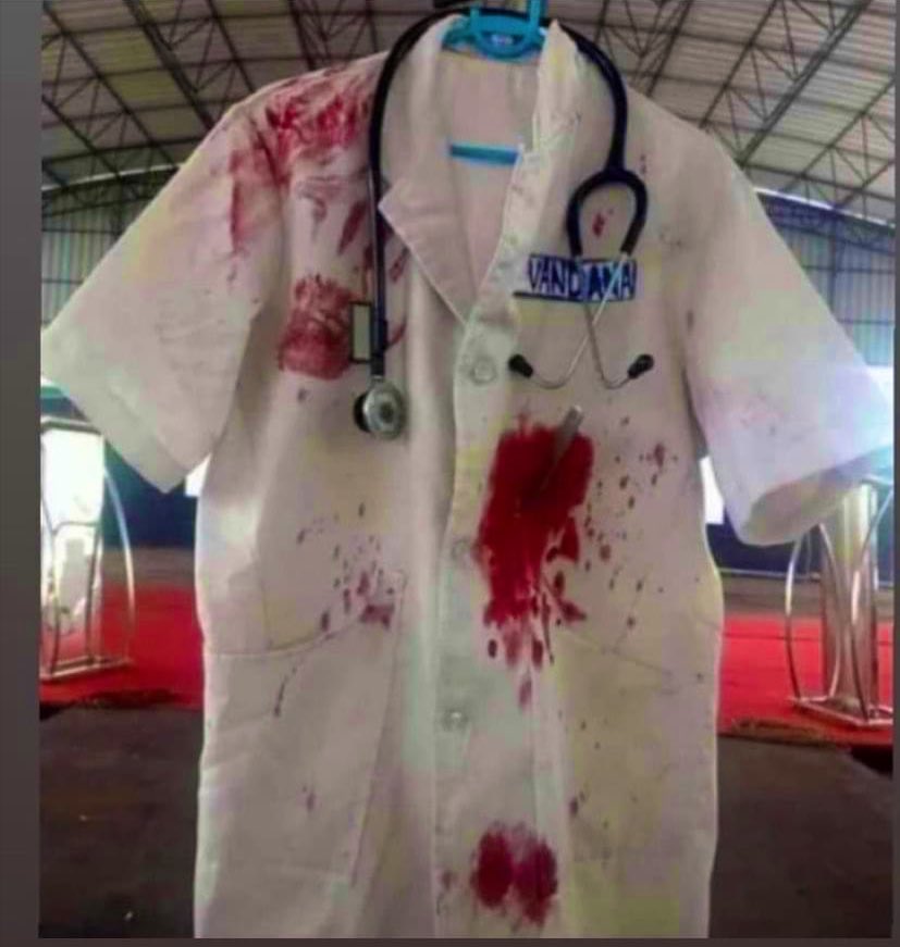 AiimsU's tweet photo. 1.This image is of a doctor who served even at 3am before patient killed her. 2.This image is of apron who according to many are looteras of country.
Cr- dr Gagan chauhan https://t.co/Me47dnmmoB