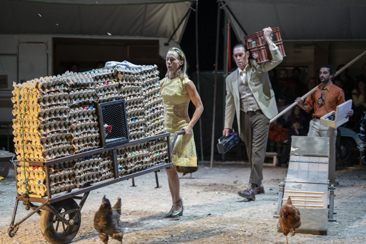Le Cirque Aïtal - A Ciel Ouvert ! à Marchin... C'est complet le 20 mai, il reste de la place les 25,26,27 mai.
latitude50.be pour réserver.
Photo : Mario del Curto