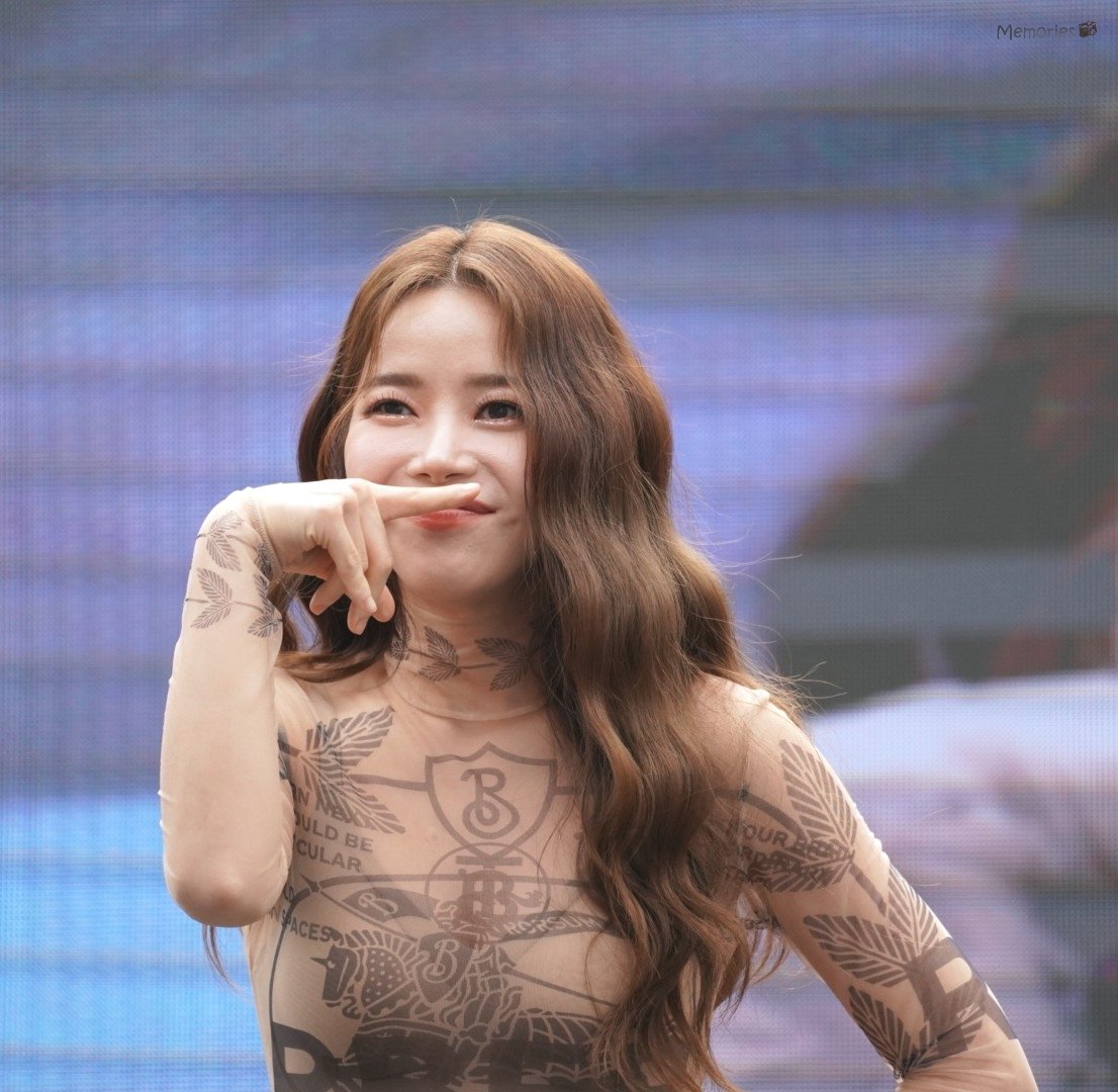 MMM_Memories's tweet photo. 230513 비폭력캠페인 프리뷰

우리 햇살이 넘 예쁘쟈나☀️

#마마무 #솔라 #MAMAMOO #SOLAR https://t.co/KsIRrvwFCI