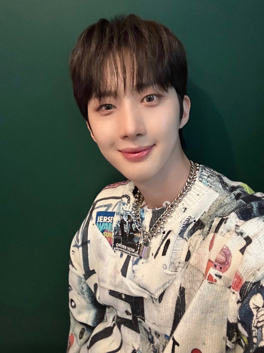 CUBE_PTG's tweet photo. [📢] #펜타곤 #후이 : JTBC <K-909> 출연 안내

잠시 후 4시 40분, JTBC '#K909'에 후이가 출연합니다.
후이의 에너지 ⚡️ 넘치는 목소리로 귀 호강할 시간 💙 유니버스 여러분의 많은 시청 바랍니다! 

#PENTAGON
#HUI https://t.co/BI4tCcqSUp