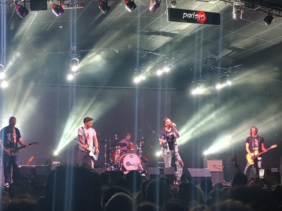 ivancp25's tweet photo. Ayer nos fuimos de #concierto a la Sala #París15 en #Málaga donde se vendieron 3.000 entradas para ver a #MrProper tocando y cantando. Brutal. CONCIERTAZO!!! Estos chicos nunca defraudan!! #CostaDelSol #Andalucia
🎤🎤❤️❤️🎙️🎙️❤️❤️🥁🥁 https://t.co/CIcfGmh1aZ