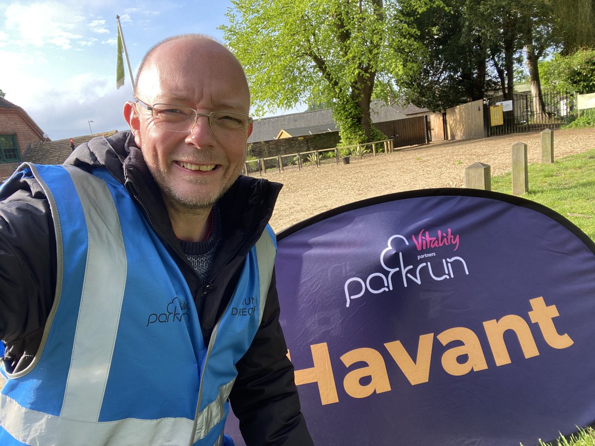 lowcarb_mark's tweet photo. Run Director at @Havantparkrun this morning. It’s quiet right now and the sun is trying to come out. Bit breezy though ☀️ https://t.co/KtuhDSxC1r