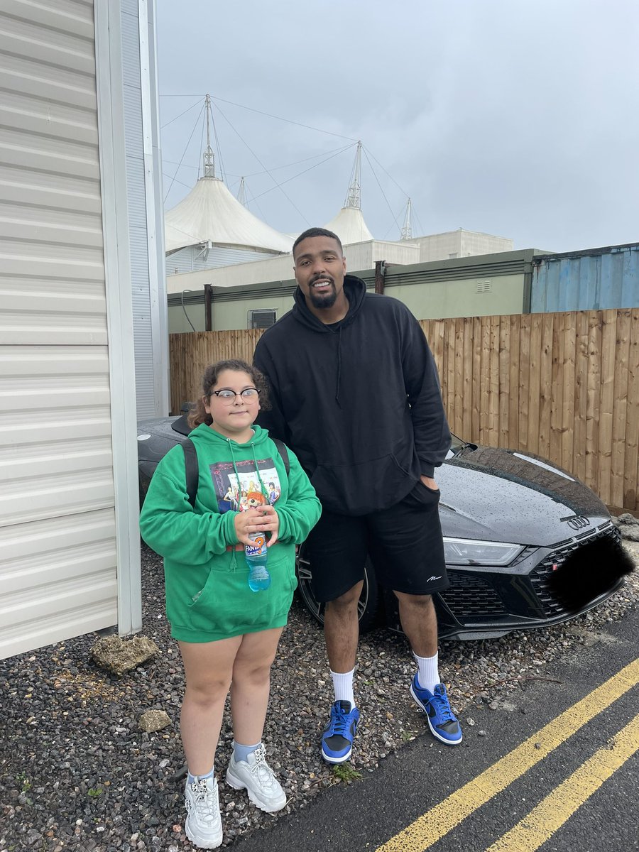 dolphins1007's tweet photo. @imacelebrity Jordan should of won especially as he was a og in there from the start, he’s such a nice bloke cheering her on And it’s not all for the cameras him being nice, we met him in butlins a few summers ago he was on the phone so he hung up so my daughter could get her pic with him https://t.co/OyVSmIVWtT