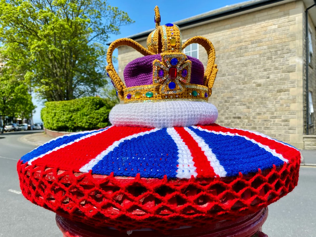 Coronation themed postbox topper in Morecambe, Lancashire. ❤️ #postboxsaturday #Coronation <a href="/MorecambeProm/">Morecambe Prom 🍦</a> @moreMorecambe <a href="/VisitMorecambe/">Visit Morecambe</a>