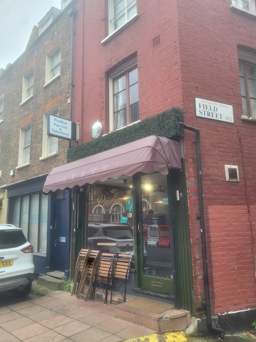 Had lunch w my dad at Paolina, thai restaurant. on the way from King's x to Angel. Glorious Tom Yum noodles and satay.  A recommend.