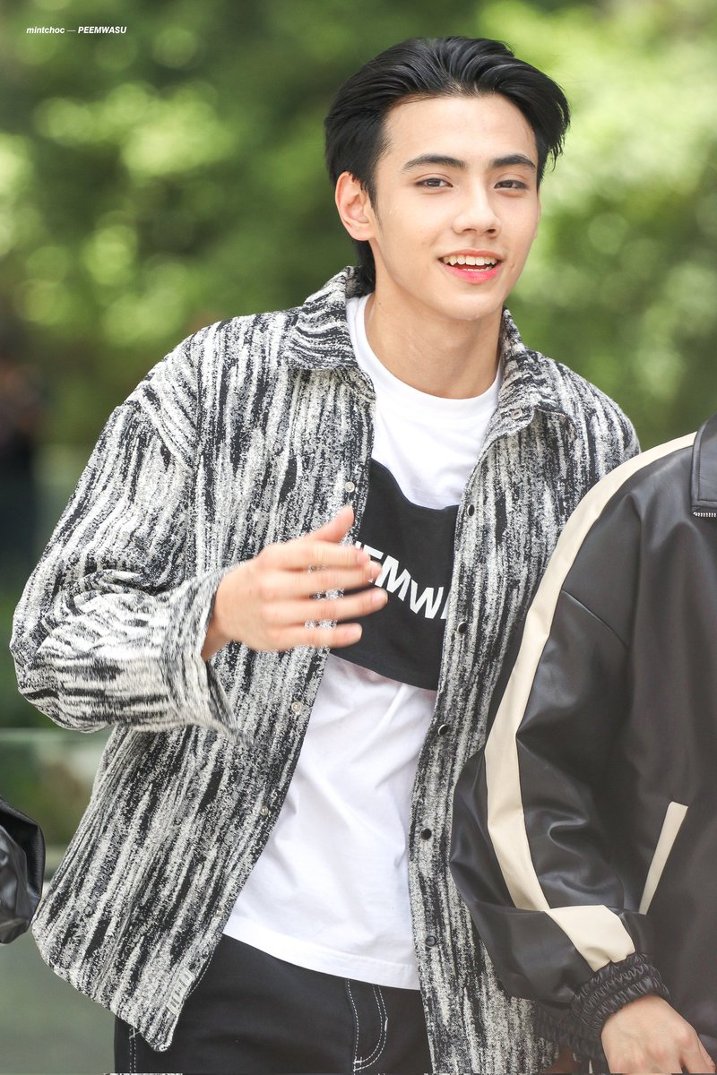 MINTCHOCx000's tweet photo. หล่อไปป่าวแกกก🥹

૮( #PEEMWASU )ა

#789DANCEALLDAY #789TRAINEE https://t.co/sgEdg5CNGe