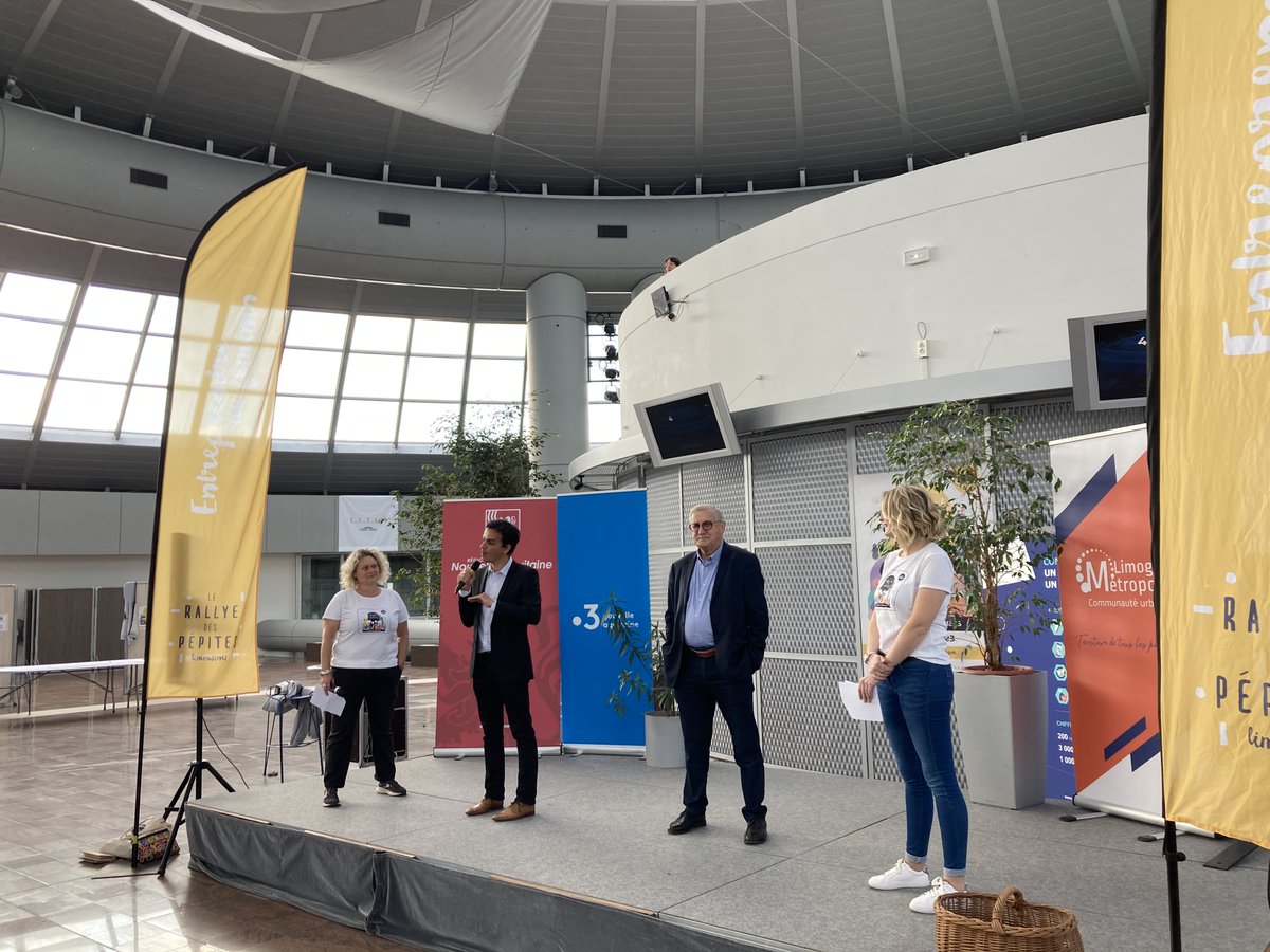 EsterTechnopole's tweet photo. [EN DIRECT] 🔴Lancement de la 7ème édition du @RDPepites Limousines à #ESTERTechnopole #Limoges 🚗

L'objectif de l'événement est la mise en lumière des entreprises qui façonnent le milieu industriel &amp; économique local😉

#RDPepites #RDPLimousines2023 #rallyedespepites #mixite https://t.co/DDIl4zdNWK