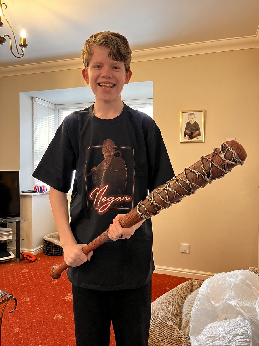 Broad7J's tweet photo. @JDMorgan my sons a very happy boy, got a new shirt for his birthday 👍 can’t wait for dead city https://t.co/AosvBmHu9z