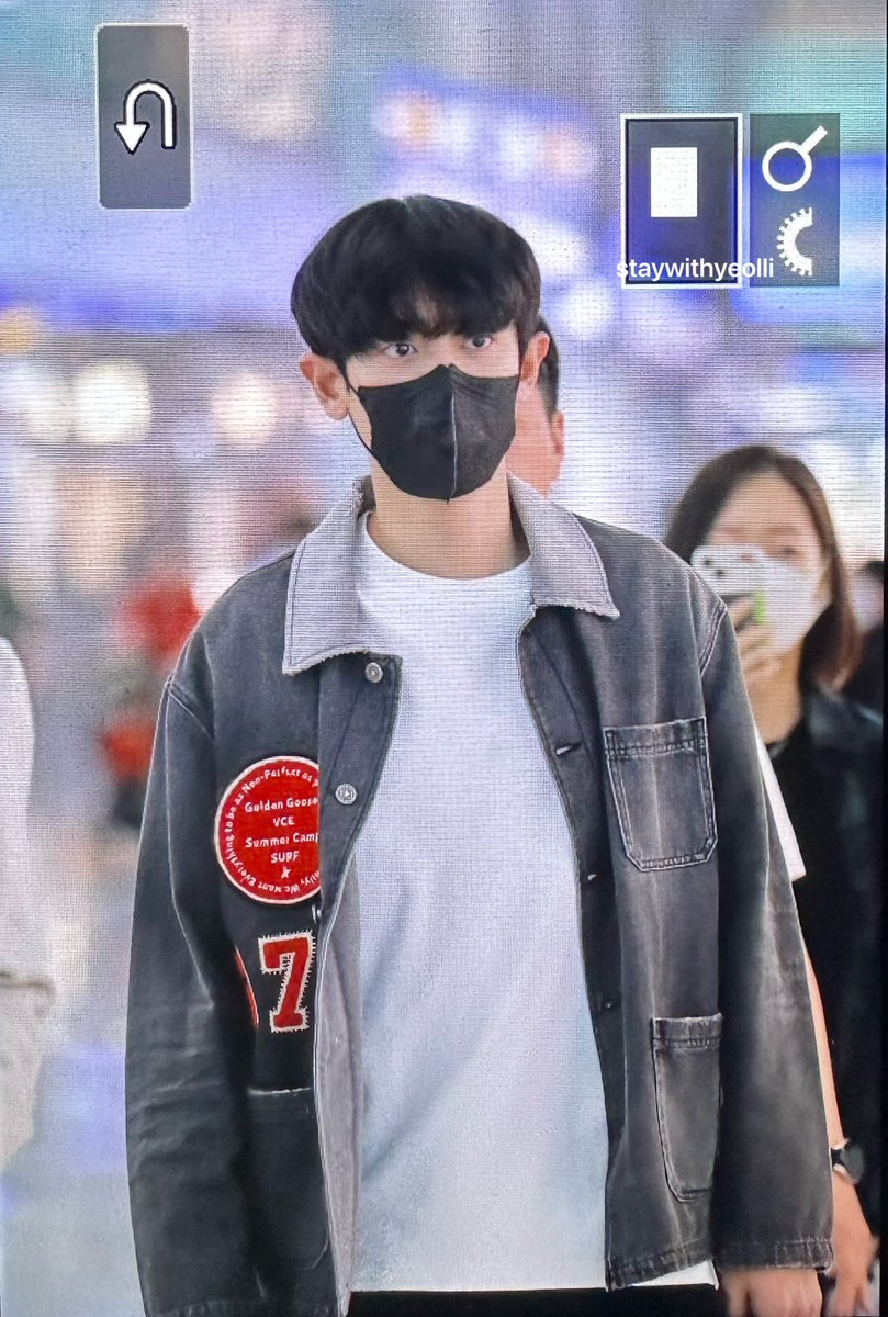 StayWithYeolli tweet media