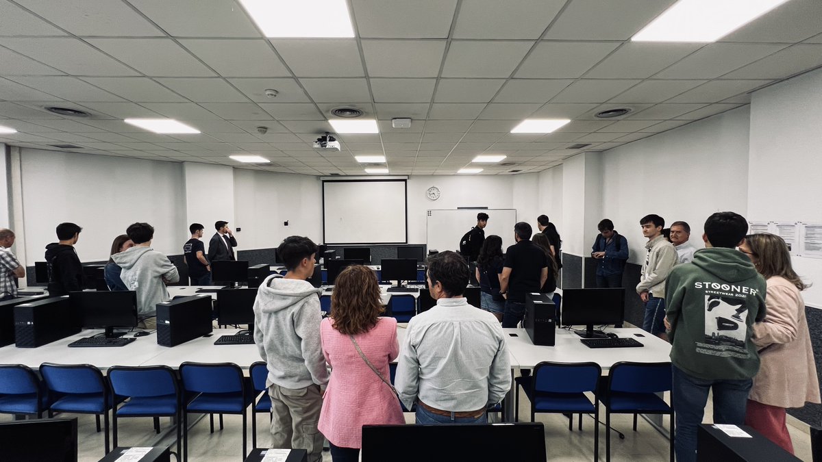 informaticaupm's tweet photo. Estupenda la Jornada de puertas abiertas celebrada ayer en @informaticaupm! Esperamos haber inspirado a futuros ingenieros informáticos. ¡Gracias a todos por venir y esperamos veros pronto en nuestro campus!
#ETSIINF #puertasabiertas #somosUPM https://t.co/LjiJDh1Ngu