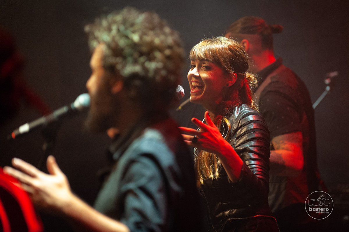 Bastero Kulturgunea (@basteroandoain) on Twitter photo 🎶🎭 #MUSIKA #Andoain > <a href="/DemodeQuartet/">DemodeQuartet</a>-ek kalitate handiko emanaldia eskaini zuen bart, kapela-kantua + umorea nahastu zituzten <a href="/BasteroAndoain/">Bastero Kulturgunea</a>-en. Joli Pascualenak, Iker Huitzik, Santi Romanok eta Karlos Nguemak osatzen dute taldea. Publikoak asko gozatu zuen beraien bertsioekin 🎶🎭 #MUSIKA #Andoain > <a href="/DemodeQuartet/">DemodeQuartet</a>-ek kalitate handiko emanaldia eskaini zuen bart, kapela-kantua + umorea nahastu zituzten <a href="/BasteroAndoain/">Bastero Kulturgunea</a>-en. Joli Pascualenak, Iker Huitzik, Santi Romanok eta Karlos Nguemak osatzen dute taldea. Publikoak asko gozatu zuen beraien bertsioekin