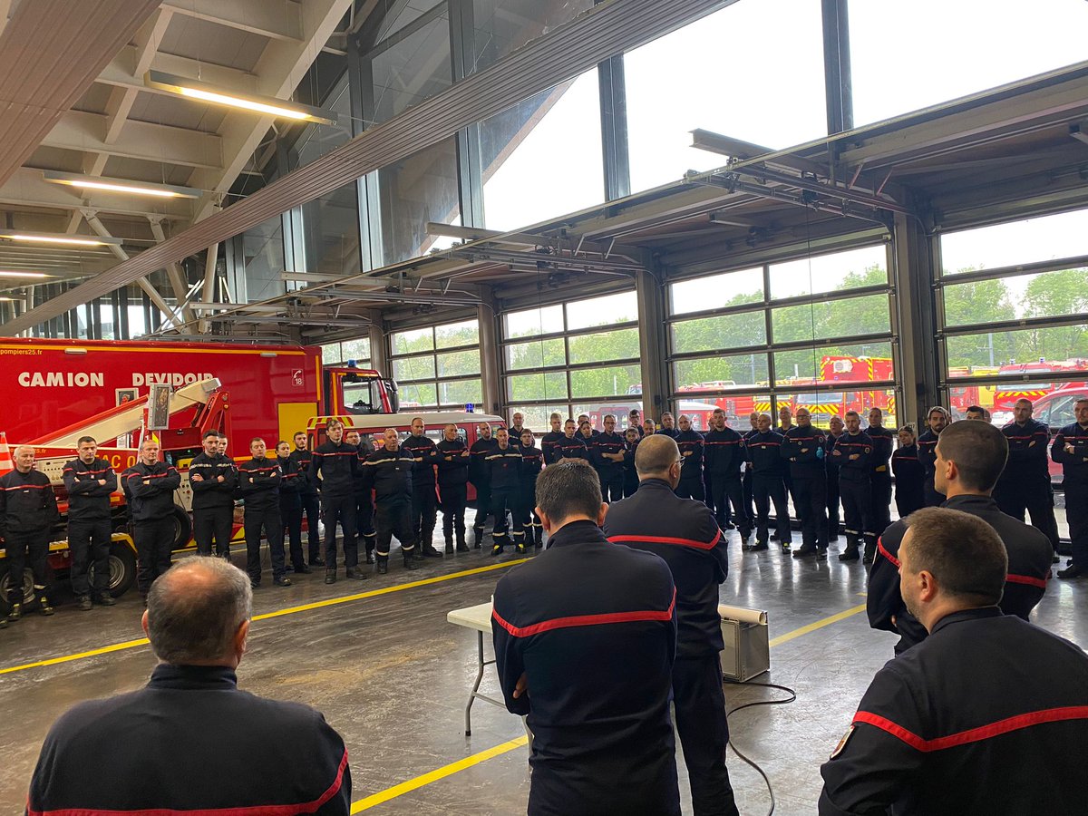 sdis25's tweet photo. [Exercice]
Ce matin, les #sapeurspompiers du #Doubs participent à un exercice grandeur nature organisé par le @Prefet25 à #Boussieres et #Thoraise.
L'objectif ? Se préparer au mieux aux #risques grandissants de #feuxdeforetsetdespacesnaturels dans le département. https://t.co/jbTLHPipyX