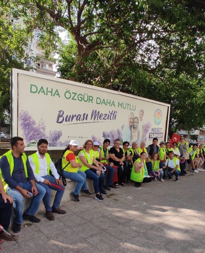 Sevgili Mezitli Belediyesi Gönüllüleri.  Her koşulda emeklerini esirgemeyen GÖNÜLLÜ ailem. Hepinize ayrı ayrı teşekkür ediyorum. Sıra sandıkları korumaya geldi. Hepinizi çok SEVİYORUM. Kentimize, ülkemize baharı hep birlikte getireceğiz. İyi ki varsınız. #SanaSöz