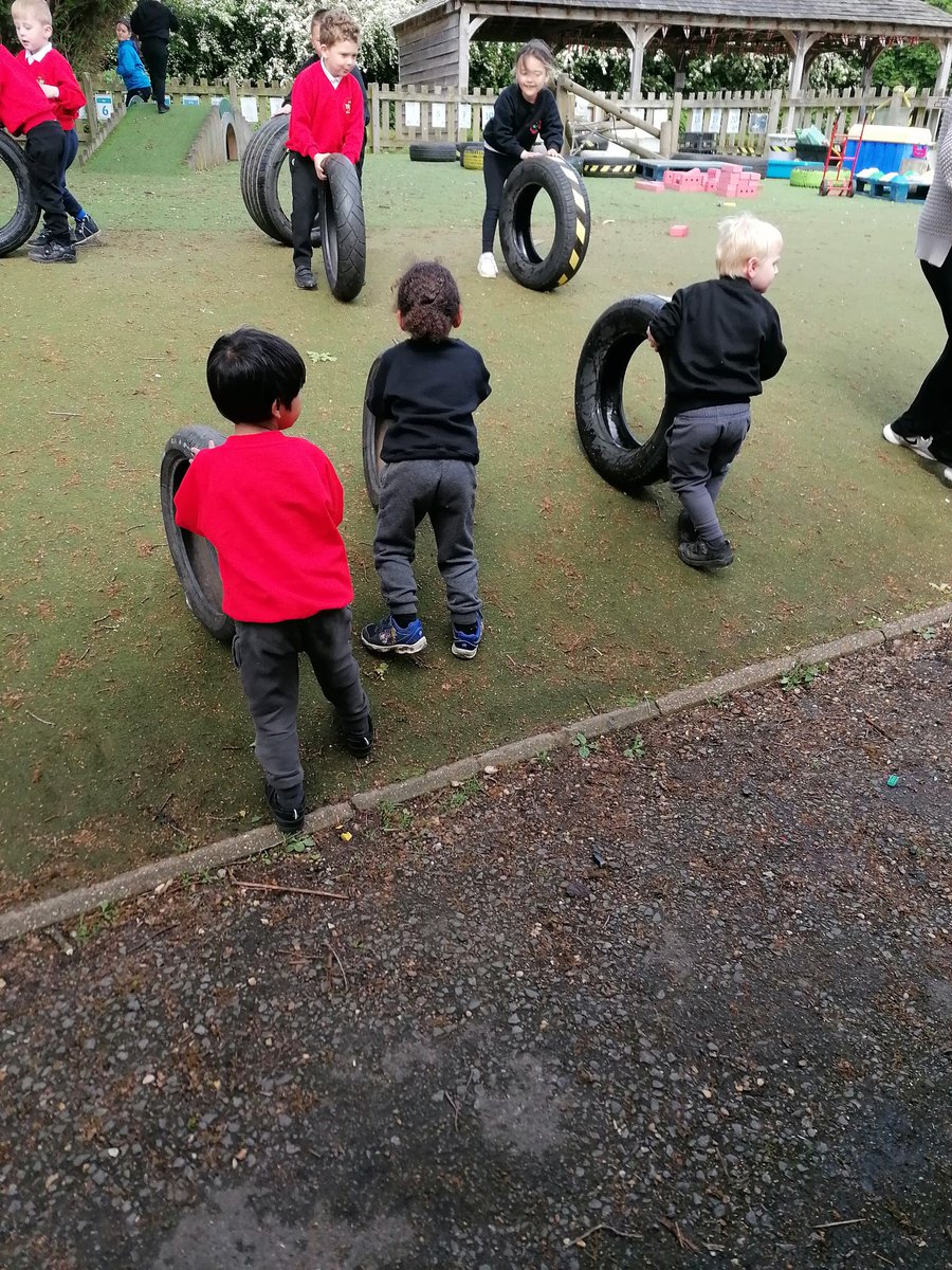 MapleCrossFore1's tweet photo. @MapleCrossJMI In EYFS this week the children created this game of tyer racing. What a great way to exercise arm muscles for these pre-writers. 
#outsideclassroom #creativethinking #teameyfs https://t.co/DDrrj1Hsuu