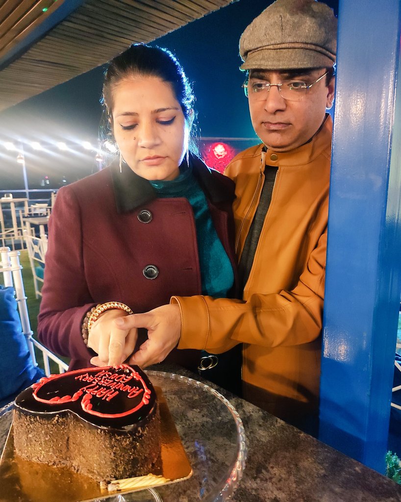 AuthorEraTak's tweet photo. Happy Birthday Life Partner Dushyant ji
@dushyantlive
Love You ❤
#WriterCouple https://t.co/jjLsSqrRno