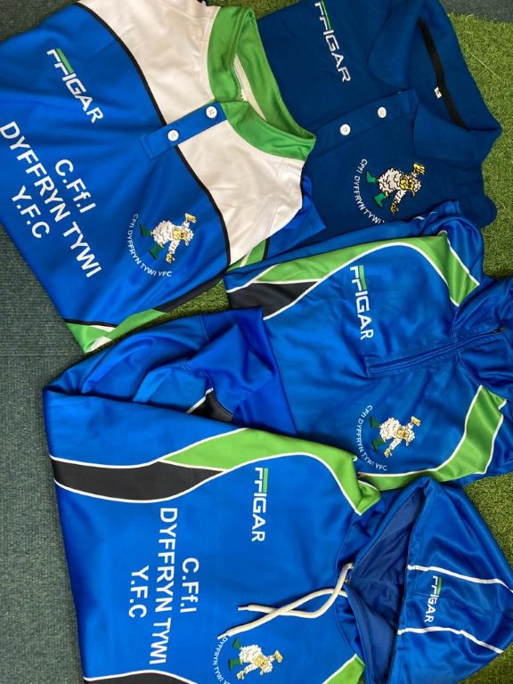 ffigar's tweet photo. POB LWC I chi fel glwb yn y rali o bawb yn Ffigar Sports Diolch am eich cwsmer. CFfI Dyffryn Tywi YFC #bespoke #poloshirts #hoodies #1/4zip. Falch i glywed fod pawb yn hoffi y "branding" newydd https://t.co/6SM9df7ObR