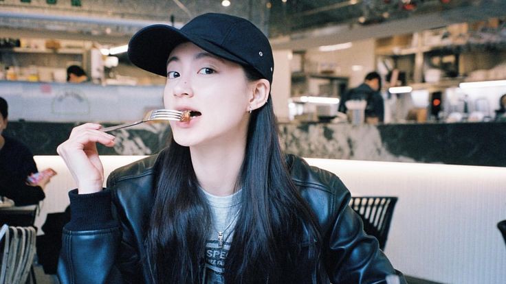 ; yellow person 

—lee haechan au
by moonjeyy_x