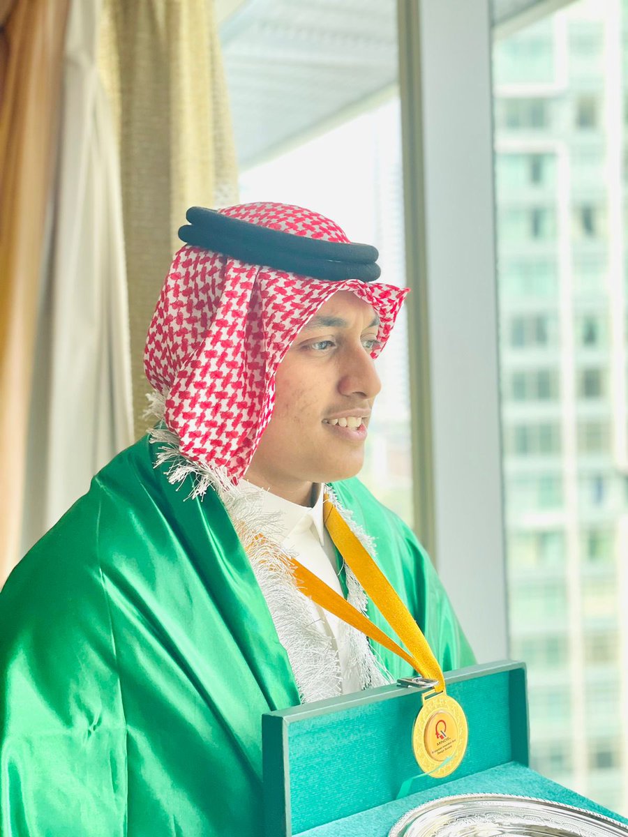baitaly's tweet photo. الطالب الموهوب عبدالله الكناني من مدرسة موسى بن نصير - مكتب التعليم بحلي #تعليم_القنفذة
ممثل الوطن، متوشحًا بالعزة والفخر، متقلدًا الذهب. 
من معرض #آيتكس_2023 بماليزيا. 
مبارك للوطن #السعودية بإنجاز ابنه البار، والتهنئة للطالب وأسرته ومدرسته، ومكتب التعليم بحلي، ولنا في قسم الموهوبين بتعليم القنفذة بهذا التمثيل المشرّف، وهذا الإنجاز التاريخي الفريد.
والتهنئة ممتدة تصافح يد كل منسوبي #وزارة_التعليم  ومنسوبي تعليم القنفذة وكل فرد في هذه المحافظة العريقة. 
وشكرًا لكل من وقف خلف العمل بدءًا من الفكرة والورقة البحثية مرورًا بالتصميم فالمنتج الأولي وصولًا بالمشروع إلى منصات التتويج، وحصد الميدالية الذهبية، وجائزة الأمانة العامة لمجلس التعاون لدول الخليج العربية.