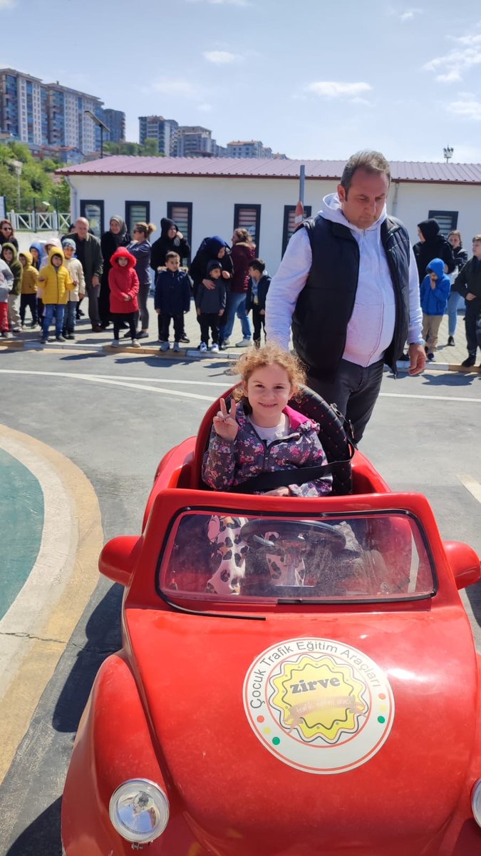Okulumuz Anasınıfı öğrencilerine 6-12 Mayıs Tarafik Haftası etkinlikleri kapsamında ilimiz Kozlu sahilinde bulunan Çocuk Trafik Eğitim Parkında küçük yaşlardan itibaren trafik bilinci oluşması için eğitimler verildi.
