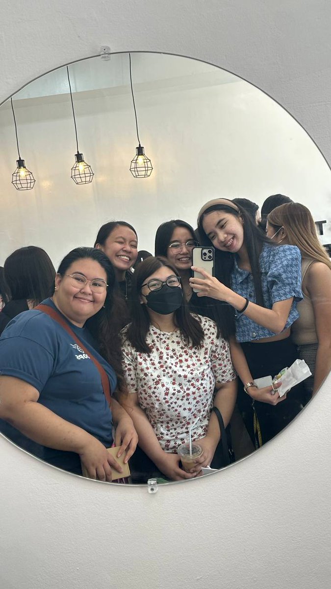 absniyape's tweet photo. arrowfam 💙 https://t.co/ncQqa4Y5au