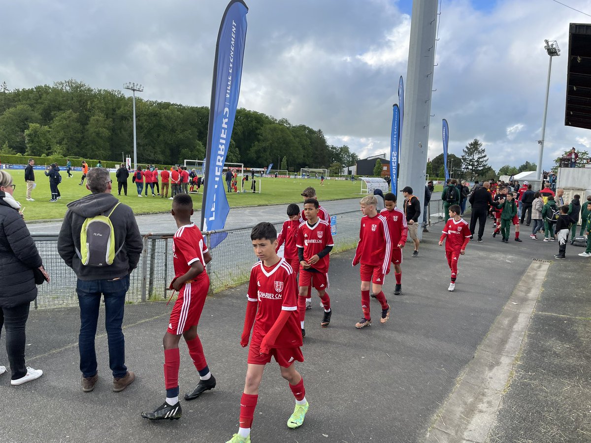 LigueFootLFPL's tweet photo. [Festival #U13]

🔥 C’est parti pour notre finale régionale sur les magnifiques installations du @VHFootOfficiel : pendant que les 32 équipes passent quizz et tests, découverte pour les parents du #footenmarchant et du #feetbool 👌➡️ https://t.co/Um85mMnq3v https://t.co/2QW6jcHjg0