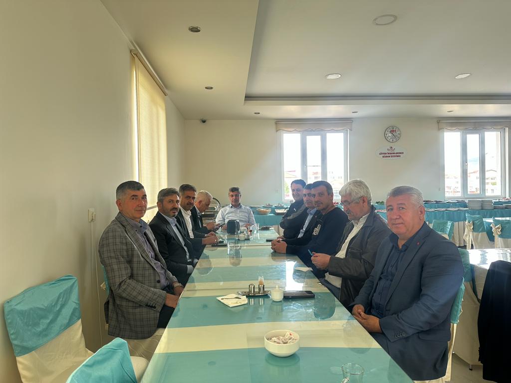 Gölbaşı, önceki dönem <a href="/Akparti/">AK Parti</a> ilçe başkanlarımız ve arkadaşlarımızla bir araya geldik. Allah, birlik ve beraberliğimizi daim eylesin.
<a href="/AvHalilFirat/">İbrahim Halil FIRAT</a>