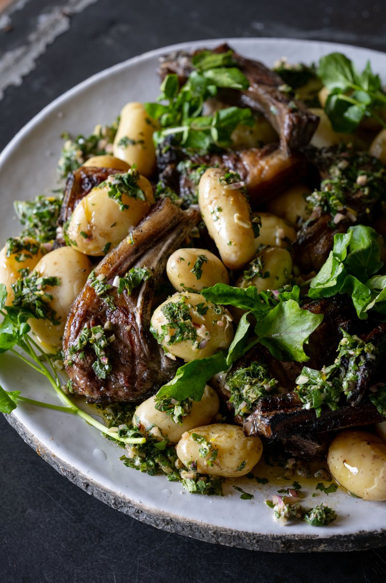 Nothing says spring quite like a plate of lamb chops and #JerseyRoyals! @JamesMartinChef completes this mouthwatering dish with a drizzle of fresh mint salsa. Simple yet delicious! Find the full recipe by heading to the link below bit.ly/3nTvaOv #simplyseasonal