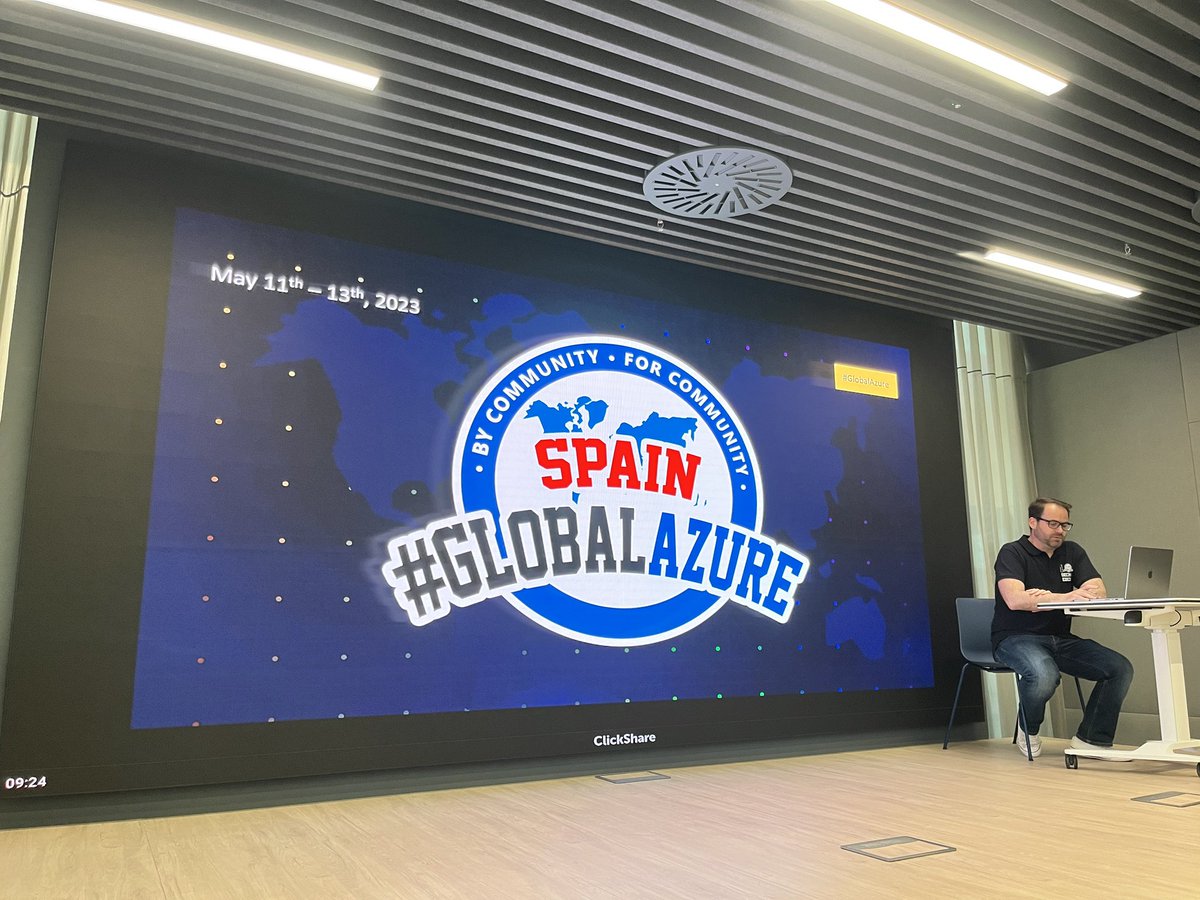 AmaliaRaseroMat's tweet photo. Hoy en #GlobalAzureSpain 2023 de la mano de #softeng . Con @bmoreno_s Empezamos💪🏼 https://t.co/Uake1tOpEy