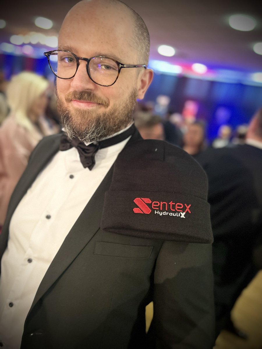 SentexHydraulix's tweet photo. The Sentex hat seemed to enjoy its time at the @NLincsBA https://t.co/kMWl5xV5lh