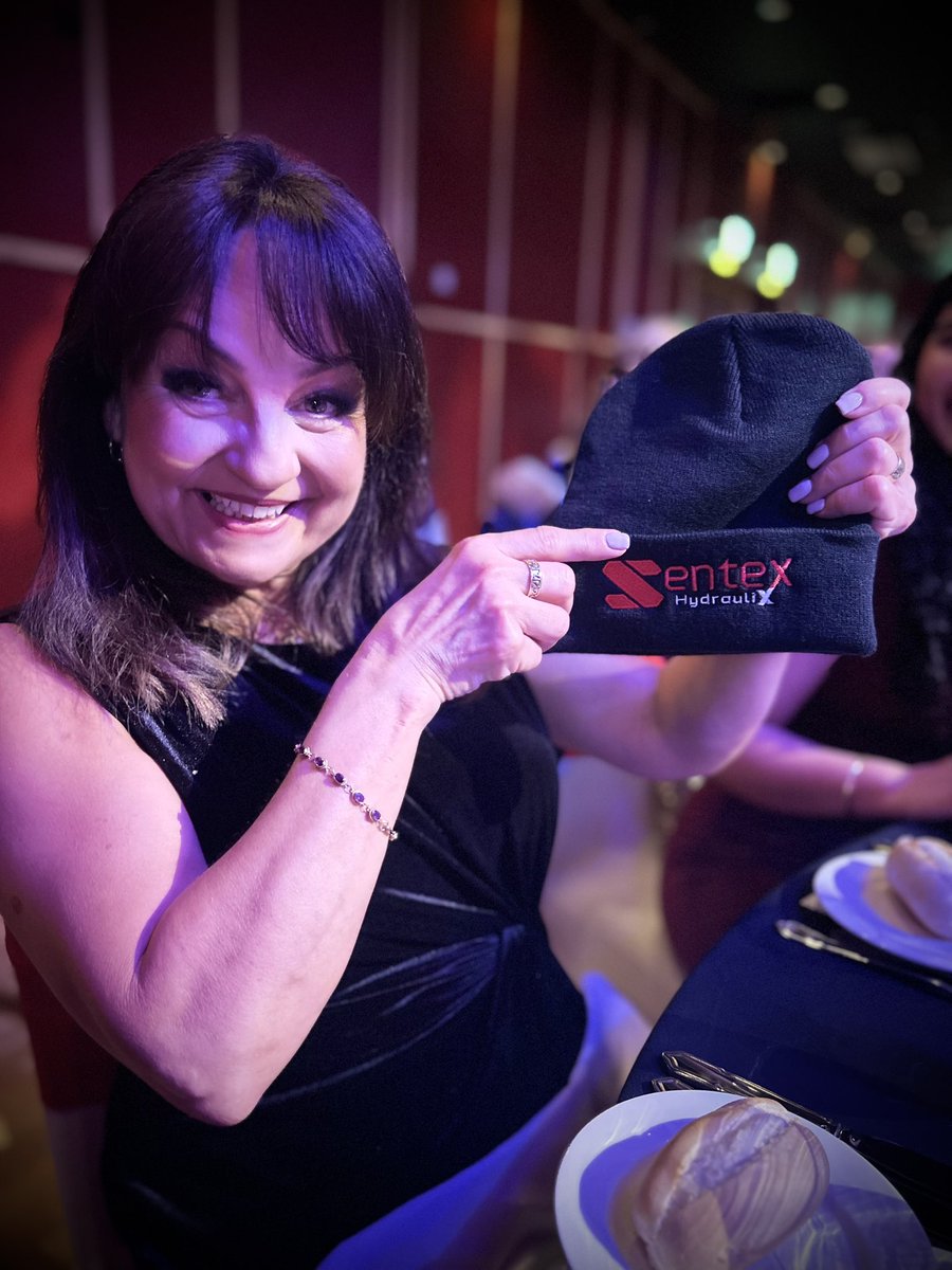 SentexHydraulix's tweet photo. The Sentex hat seemed to enjoy its time at the @NLincsBA https://t.co/kMWl5xV5lh