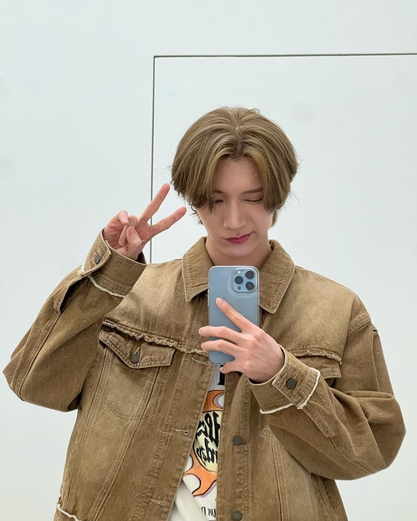 TEN_TH's tweet photo. 📸 : 230513 Instagram  ༘♡✧ TEN ⋆꙳ ༘

🐱:  🌻🌻🌻

🖇  https://t.co/rKtYYWvmVl

ส่งกำลังใจให้เตนล์กันนะคะ ✊🏻📦❤️

#tenlee_1001 #TEN #เตนล์ #텐
#李永钦 #テン #TENChittaphon #TENLEE #WayV #NCT #SuperM https://t.co/1gWTJv4ojx