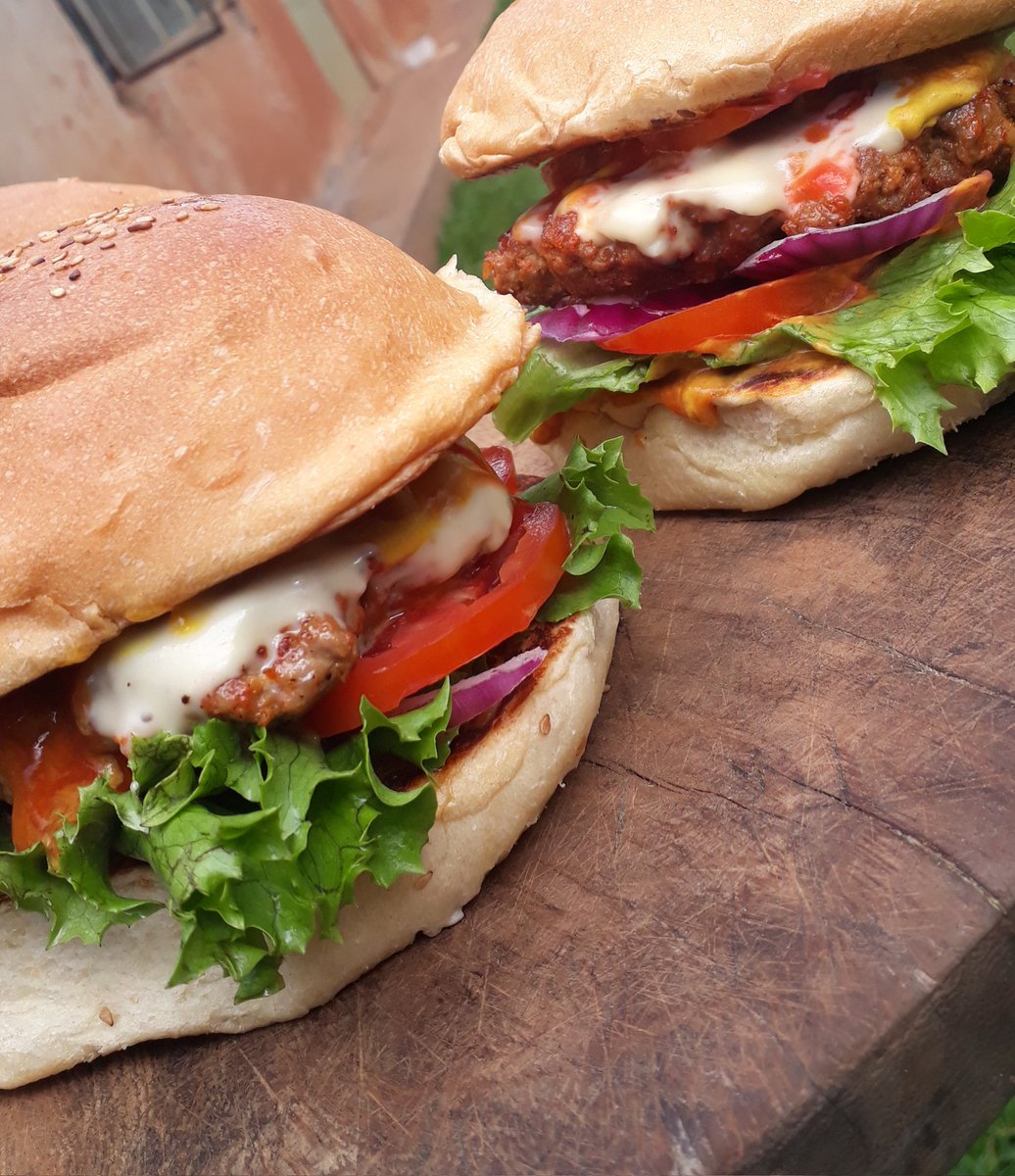 Big_Bearbbq's tweet photo. Goodmorning burger lovers. We bring to your tastebuds burgers bursting with flavor at discount price. 1burger at 12,000ugx,2 burgers at 28,000ugx you get one free and 3burgers and a pack of chips at 35,000ugx. Order now 0701447007 https://t.co/WXnrJ0A2UJ