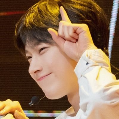 Sunooolaa's tweet photo. bring back this ava legend https://t.co/LU42jnourc