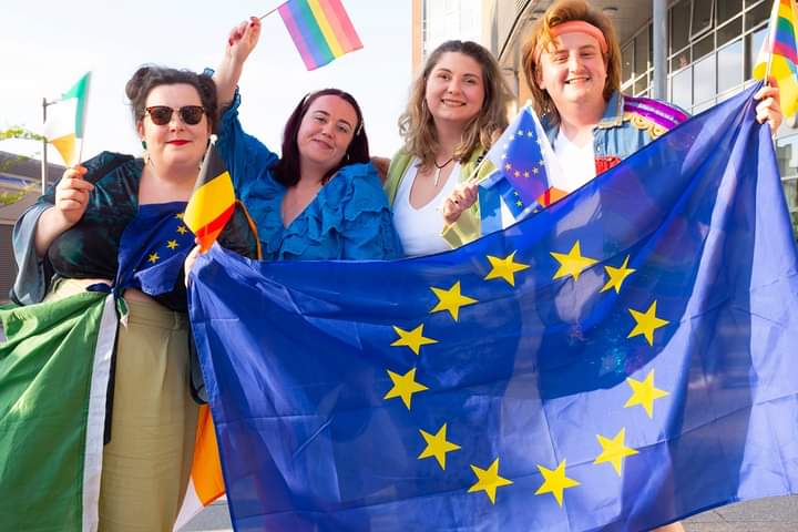 EUFlagsTeam's tweet photo. #Eurovision #Eurovision2023 
It's Saturday, @Eurovision THE FINAL!
40,000 free flags 🇪🇺🇪🇺 give away around Liverpool arena today!
#thankeuforthemusic
 @EUFlagsTeam @EUflagmafia @MarchForRejoin
#RejoinEU #EUnitedByMusic #RejoinEurovision https://t.co/7t1ejhqB9C