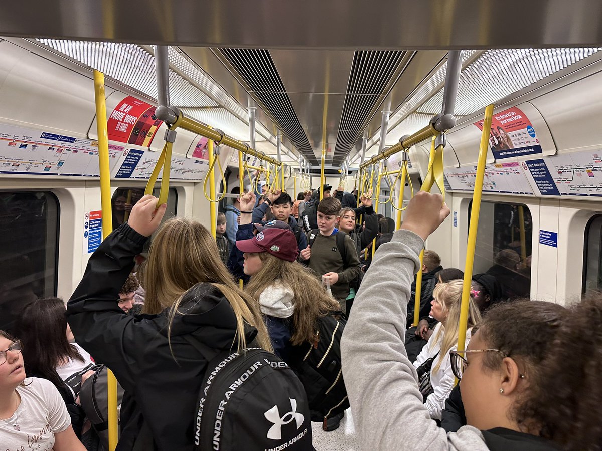 CNCHS_Science's tweet photo. On the underground to Westminster. https://t.co/6mU6sp94K2