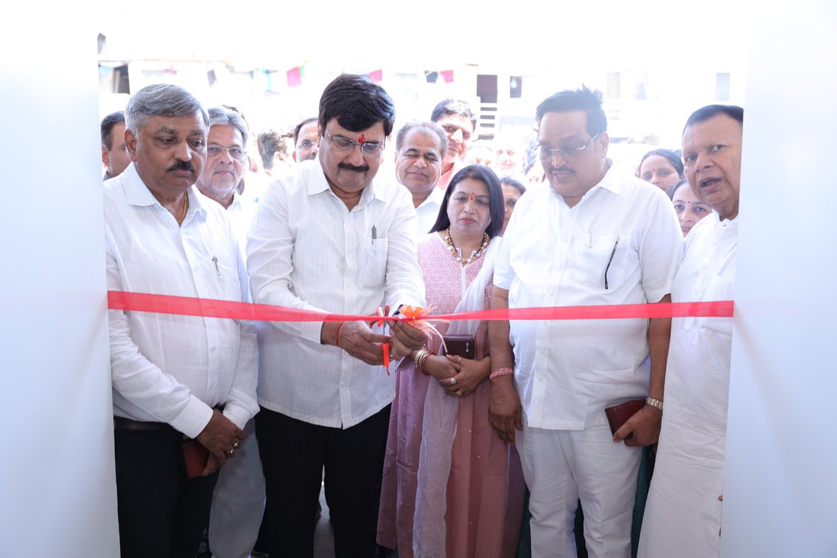 સુરત ખાતે નવા કાર્યાલયનું નિર્માણ થઇ રહ્યું છે, એ દરમિયાન આજે વૈકલ્પિક કાર્યાલયમાં વિધિવત પ્રવેશ કર્યો.