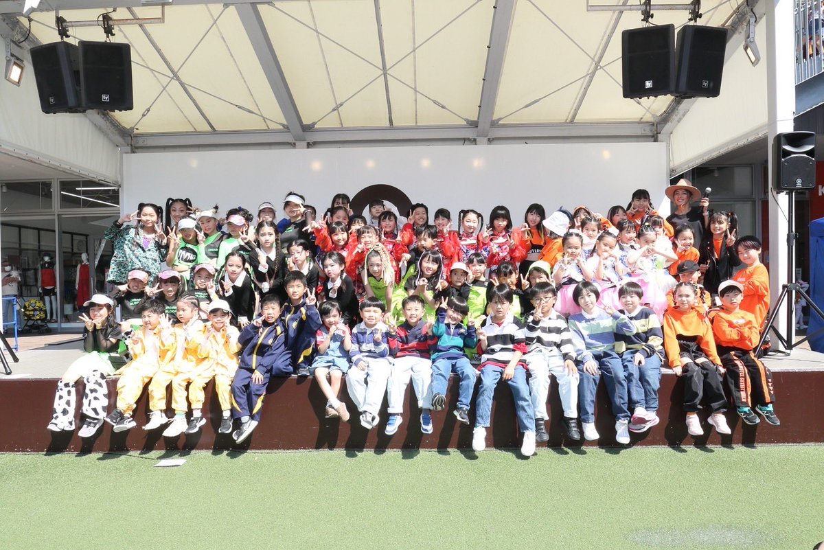 linkdancestudio's tweet photo. アキナイキッズ✨今回は森ノ宮キューズモールにて3つのキッズクラスが参加させていただきました✨
スタジオから近い事もあり、お友達や学校の先生方も観に来てくださり、生徒達は喜んでいました🎵 https://t.co/urP27xFjrS