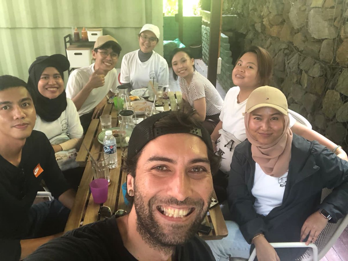 Rashidaaah's tweet photo. 🏙️🚶🏻‍♀️🚶🏻🖼️

Collaborative WalKK between @KotaKitaSabah &amp; @pillarsofsabah - exploring the connections between urban planning/design and public arts.

It made us ponder; how can @KKCity be better designed to enhance more appreciation of public arts?

1/7 https://t.co/FyvjQgRQsD