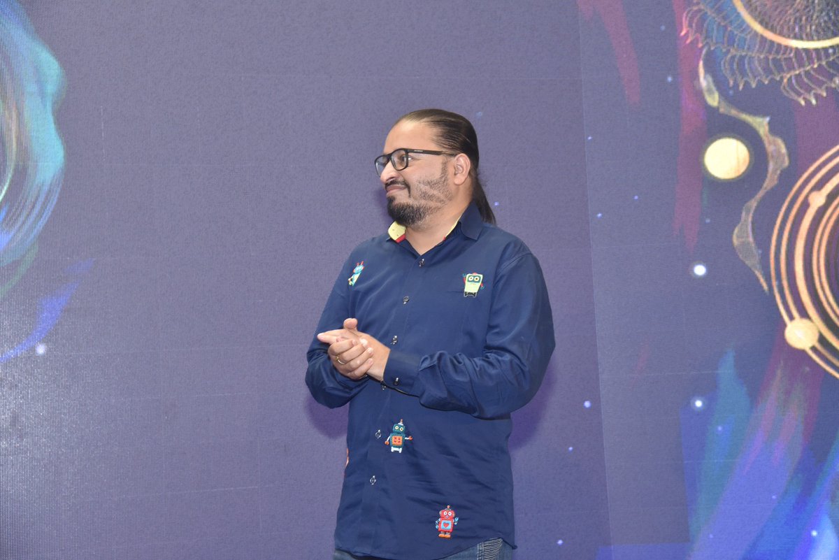 SummitMasters's tweet photo. We had an awe-inspiring session by the brilliant Mr Rajat Ojha, CEO of Gamitronics on 'The World Tomorrow is Inside a Game.' 🎮🌍 What a session it was as he took us on an exhilarating journey where reality meets virtuality. 🚀🔥
#AMS2023 #animationsummit #EnlightenedThinking https://t.co/rDL2lPdCIv