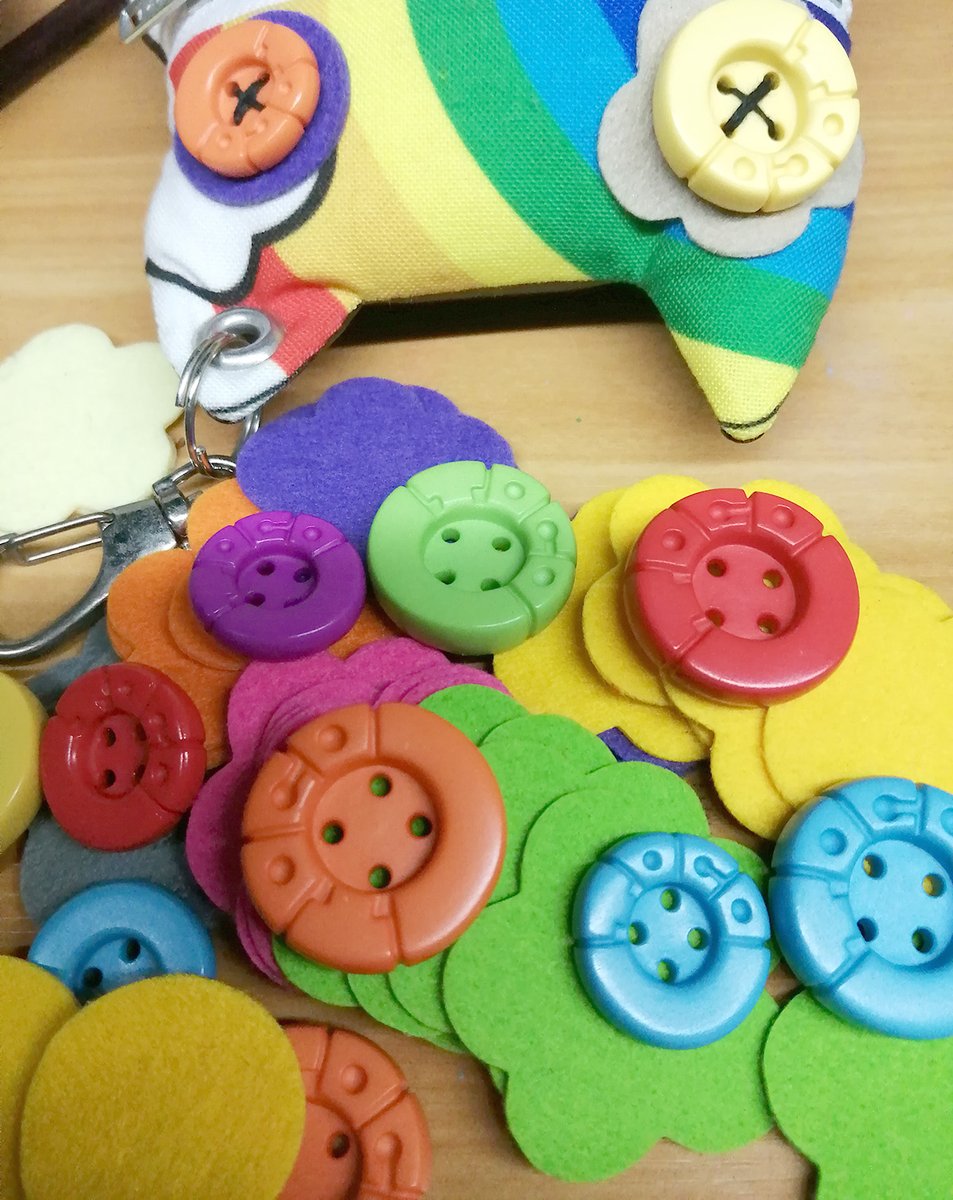 monjack_toco's tweet photo. 大きい子用も少しありましたので、持っていきますね。こちらは縫われてもいません。。。×に縫ったあとに接着剤で留めてください。これでもよろしければお譲りします。もちろんサービスです。#monjack #モンヂャック #デザフェス57 #デザフェス https://t.co/39m3JMDZ72