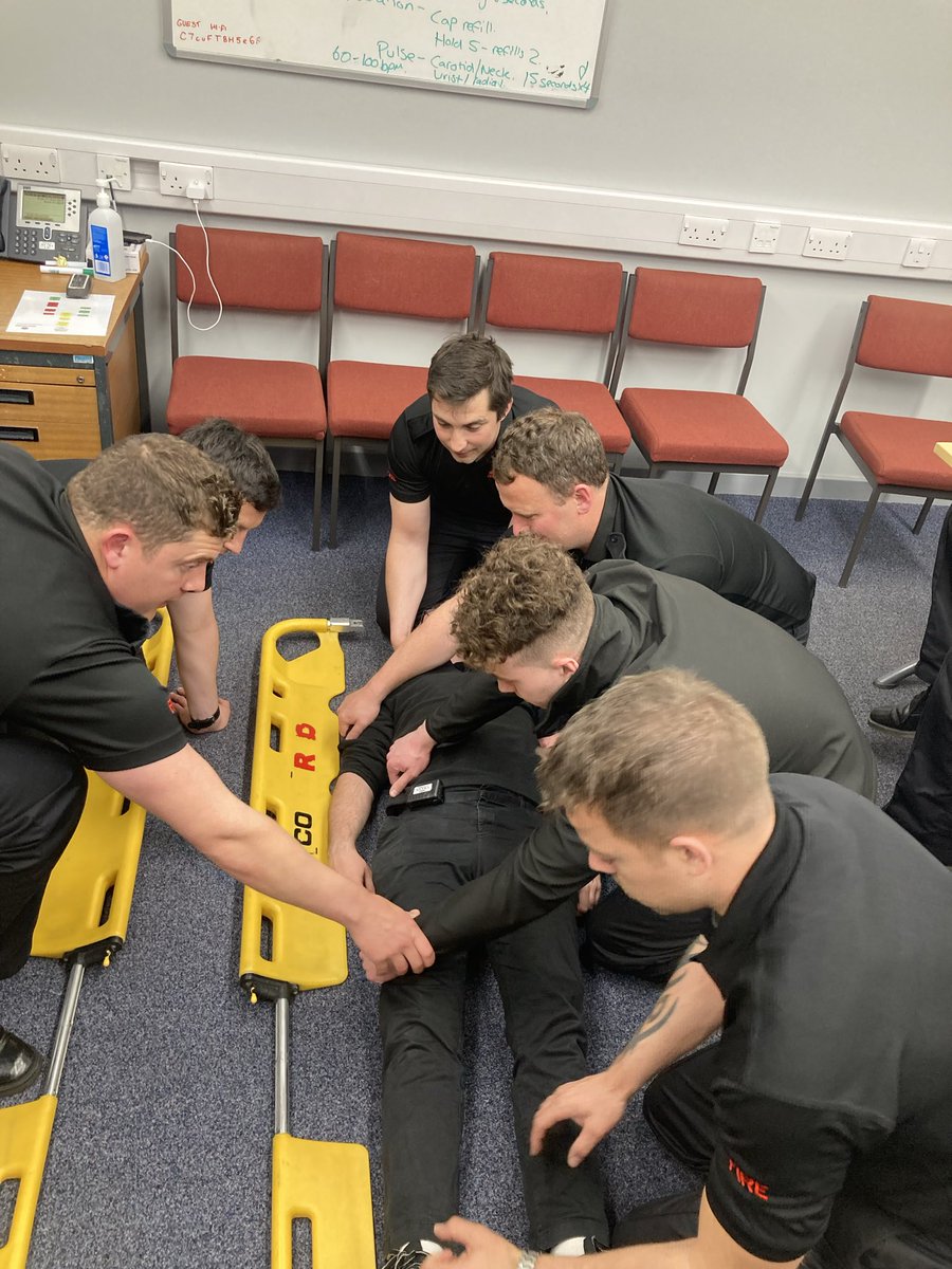 AcombOnCall's tweet photo. @acomb2 carrying out  IEC at this weeks drill night through one of the district trainers the new recruits also getting hands on and getting some valuable input before they go on there IEC initial courses  🚒🧑‍🚒👨‍🚒📟 https://t.co/syaqBnwxcb