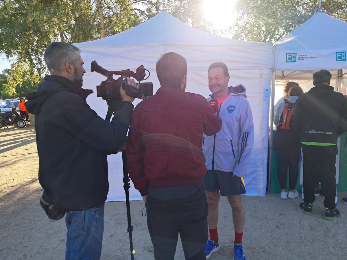 Hoy #CorreporlaEM en la Casa de Campo con la <a href="/FundacionEMM/">Fundación EM Madrid</a> sensibilizando con el deporte. Pacientes, profesionales y <a href="/SaludMadrid/">Salud Madrid</a> con el mismo objetivo. <a href="/C_OrejaGuevara/">Celia Oreja-Guevara</a> <a href="/ecopilas/">@ecopilas</a>